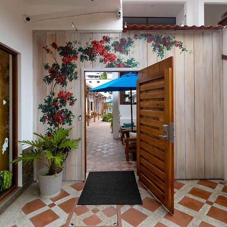 Plaza Luna Suites Puerto Ayora  Exterior foto