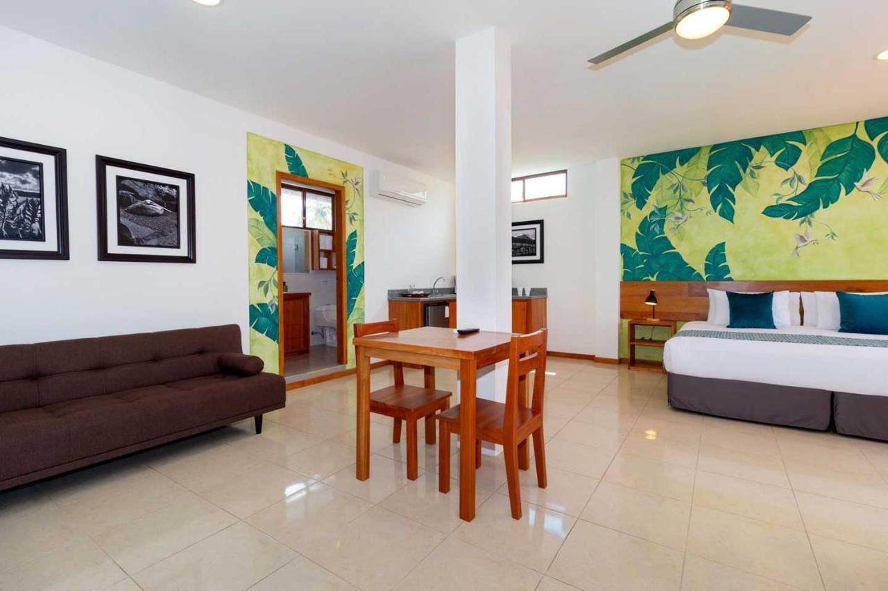 Plaza Luna Suites Puerto Ayora  Exterior foto